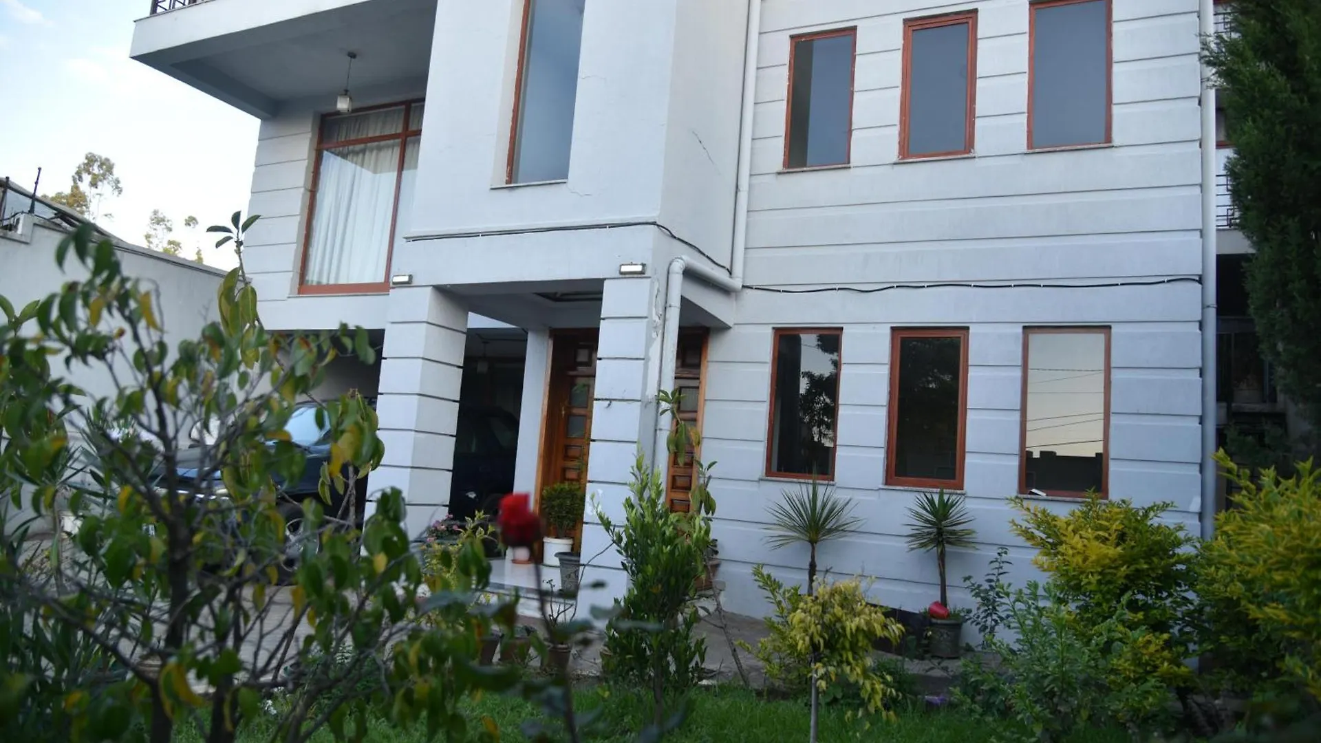 5 Bedroom Exquisite Villa In Top-View Area Addisz-Abeba
