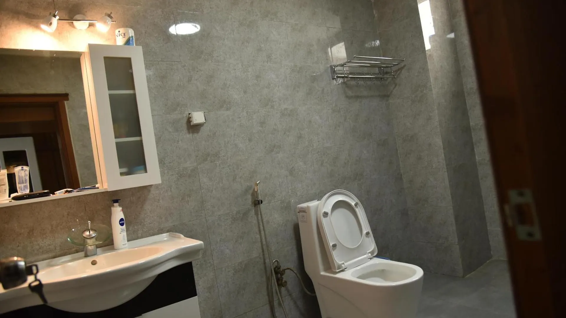 5 Bedroom Exquisite Villa In Top-View Area Addisz-Abeba