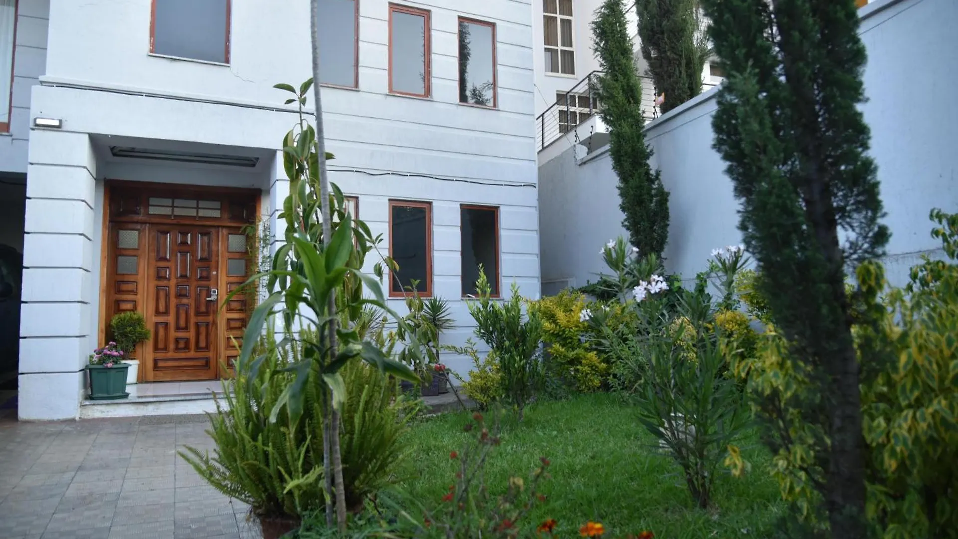 5 Bedroom Exquisite Villa In Top-View Area Addisz-Abeba